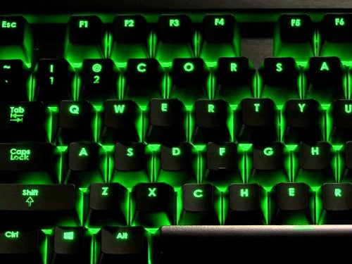 tastatur-gruen-leuchtend