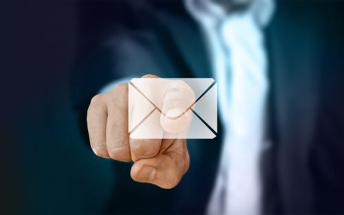 Verzögern des Mail-Versandes bei Outlook