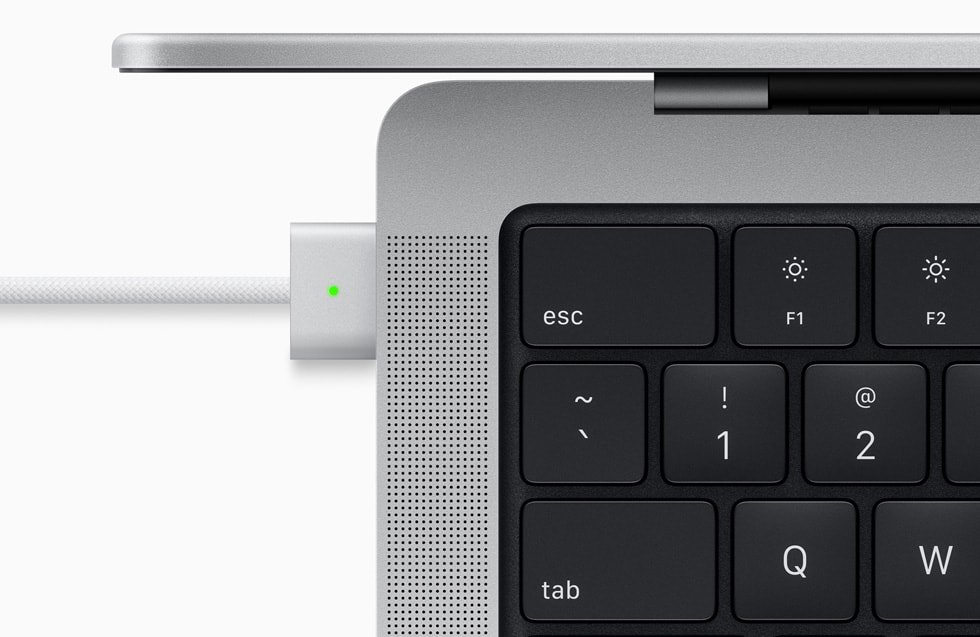 Apple hat den neuen MacBook Pro wieder mit MagSafe ausgerüstet