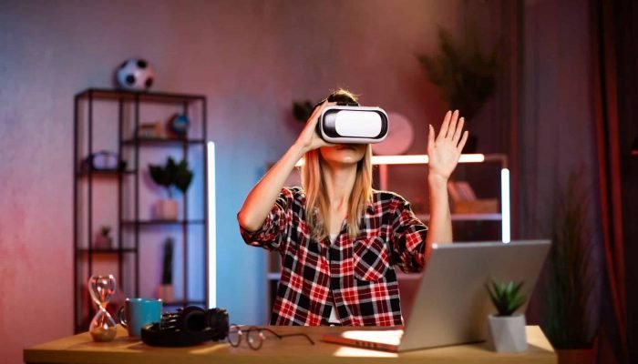 Noch sind VR-Brillen teuer und sperrig