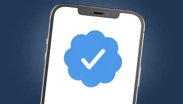Twitter hat damit angefangen, blaue Haken gegen Bezahlung anzubieten