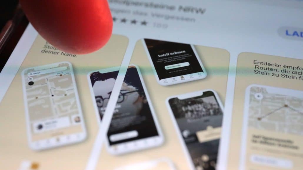 Die Stolpersteine App verwendet Augmented Reality, um Geschicht erfahrbar zu machen