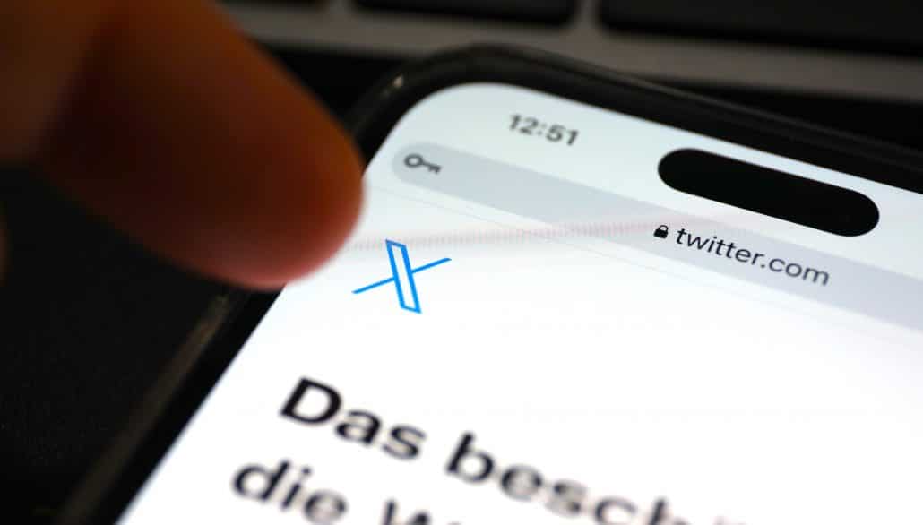 Der blaue Vogel ist als Logo verschwunden und ersetzt worden durch ein "X"
