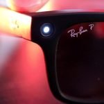 Die neue Hightech-Brille von Meta und RayBan sieht aus wie eine ganz normale Sonnenbrille, ist aber vollgestopft mit Technik