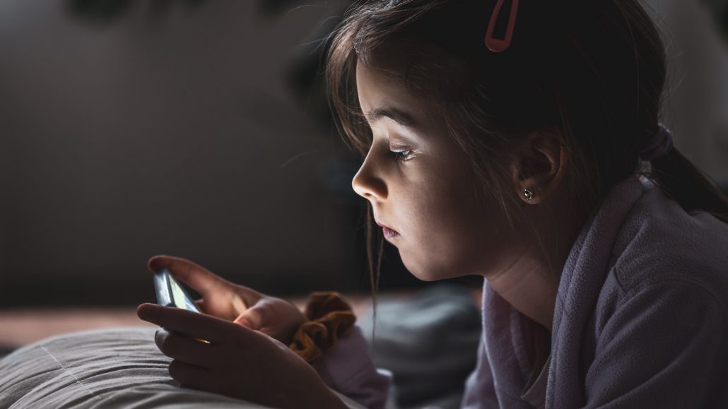 Kinder könnten sich über dritten App-Store unbemerkt mit Apps versorgen