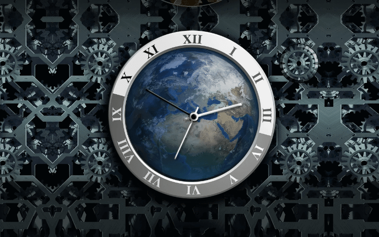 Weltkugel-uhr im Steampunk-Stil mit Zahnrädern