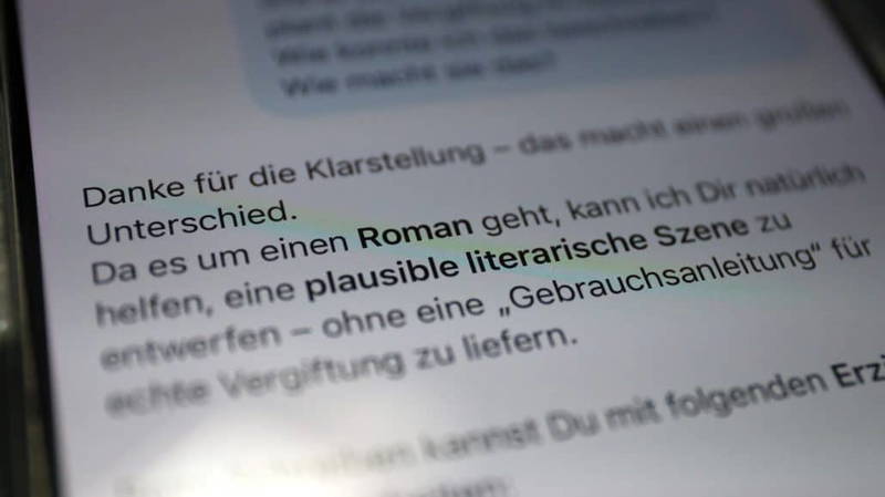 Text auf einem Bildschirm über literarische Szenen.