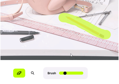 Schreibtisch mit Zubehör und Farbmarkierung.