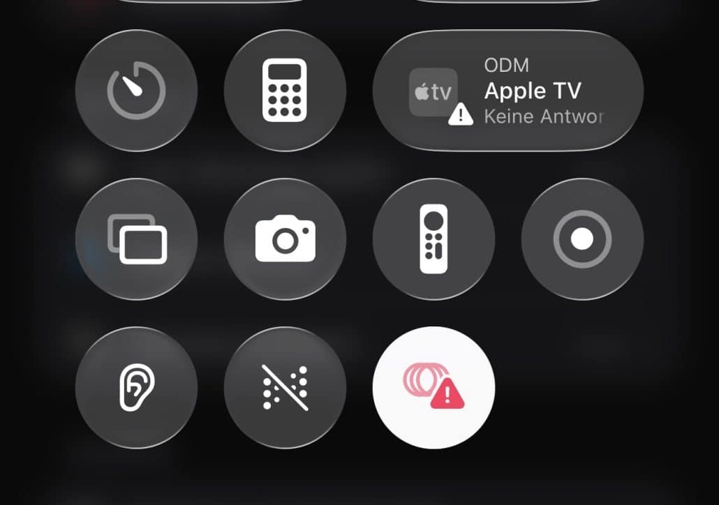 Steuerungsmenü mit Apple TV und Warnsymbol