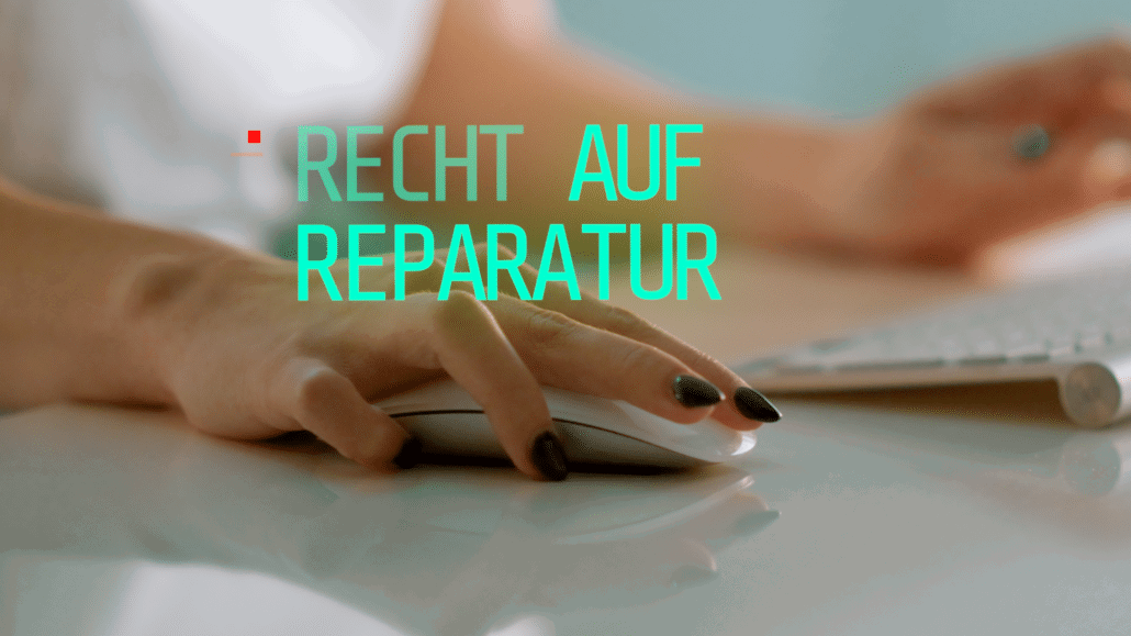 Hand am Computer für Recht auf Reparatur