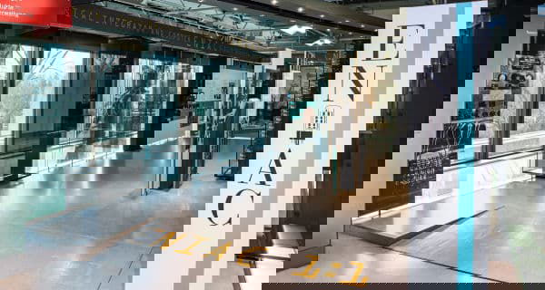 Im Heinz Nixdorf Forum in Paderborn kann man den Eniac in Origionalgröße bestaunen